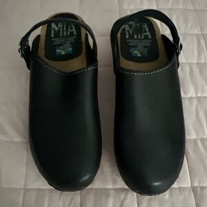 MIA Black Leather Clogs Size 10 Preowned